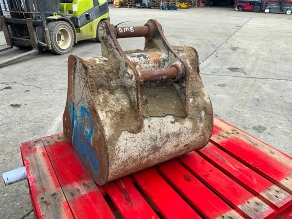 24" DIGGING BUCKET...45mm PINS......148wa. 377232034