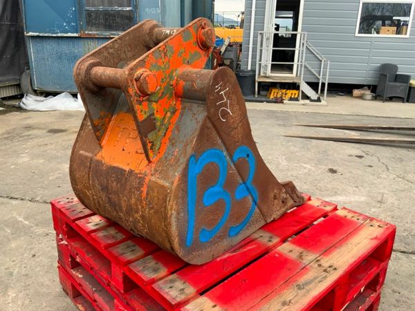 24" DIGGING BUCKET......60mm PINS.......133wa. 377232169