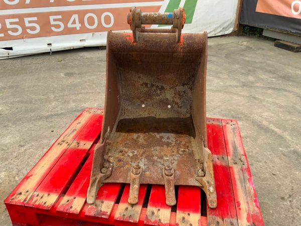 24" DIGGING BUCKET......60mm PINS.......133wa. 377232171