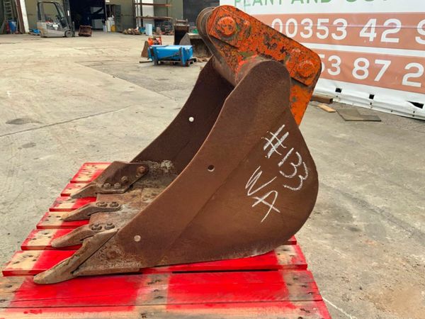 24" DIGGING BUCKET......60mm PINS.......133wa. 377232175