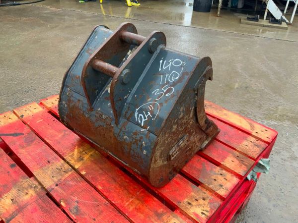 24" MINI DIGGER  BUCKET..........35mm PINS......00 377232198
