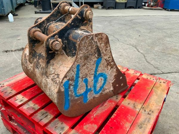 24" CAT DIGGING BUCKET......45mm PINS......146wa. 377232274