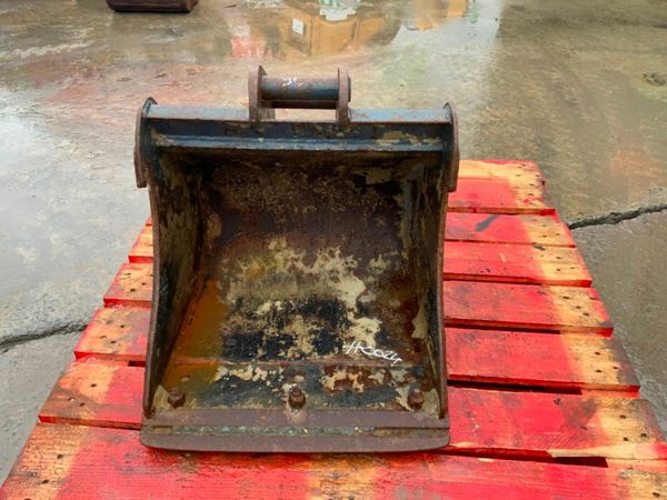 24" MINI DIGGER  BUCKET..........35mm PINS......00 377232204