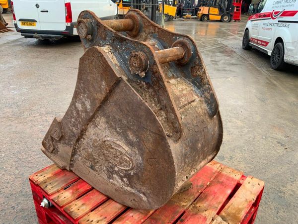 24" STRICKLAND BUCKET.........65mm PINS.........65 377232343