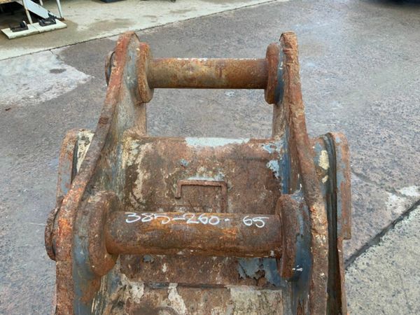 24" STRICKLAND BUCKET.........65mm PINS.........65 377232346