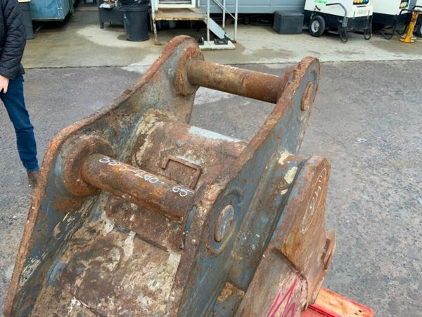 24" STRICKLAND BUCKET.........65mm PINS.........65 377232353