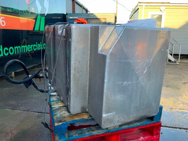 Volvo FH SB COMPONENTS DIESEL / HYDRAULIC TANK. 377232444