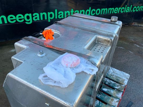 Volvo FH SB COMPONENTS DIESEL / HYDRAULIC TANK. 377232447