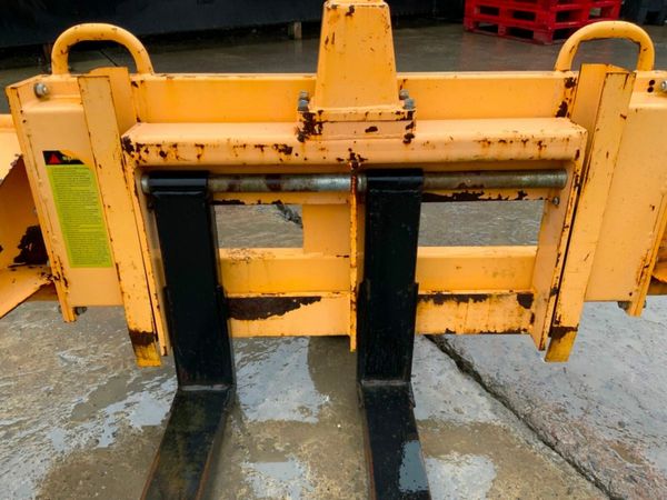 ROUGH TERRAIN PALLET TRUCK.........615. 377232401