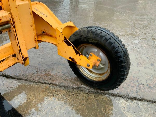 ROUGH TERRAIN PALLET TRUCK.........615. 377232402