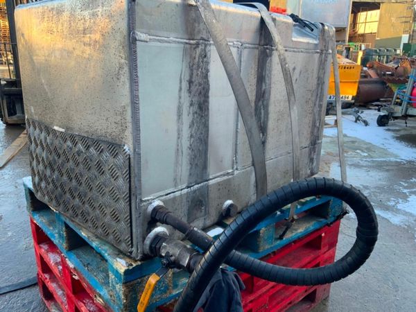 Volvo FH SB COMPONENTS DIESEL / HYDRAULIC TANK. 377232435