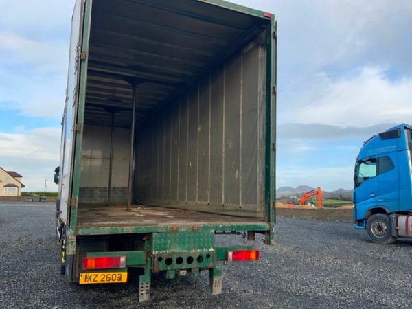 Iveco Stralis 26 TONNE REAR LIFT AXLE30ft  BODY. 377232540