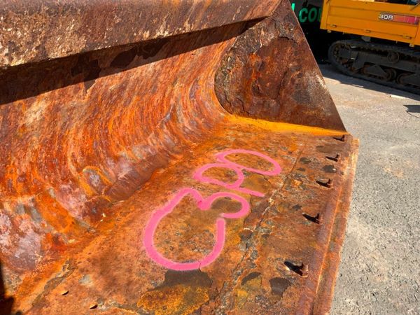 90"  JCB TELEPORTER LOADING BUCKET.....C3PO. 377232559