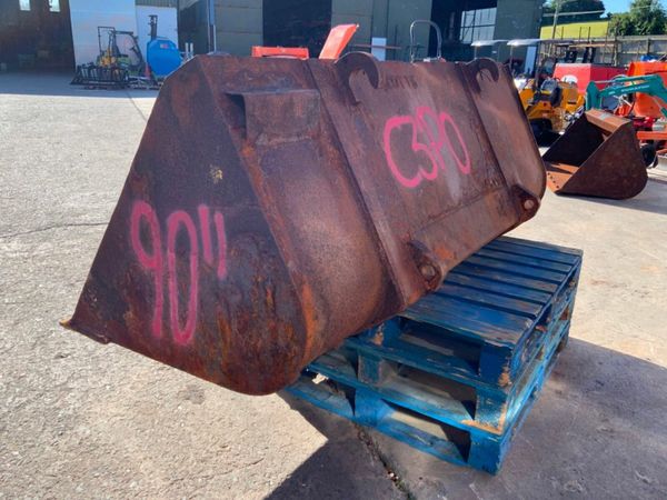90"  JCB TELEPORTER LOADING BUCKET.....C3PO. 377232566