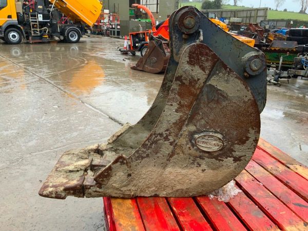 18" STRICKLAND BUCKET......50mm PINS.........1364t 377232512