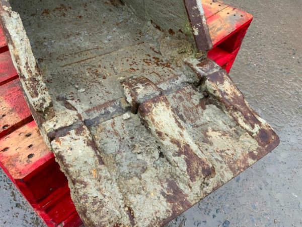 18" STRICKLAND BUCKET......50mm PINS.........1364t 377232514