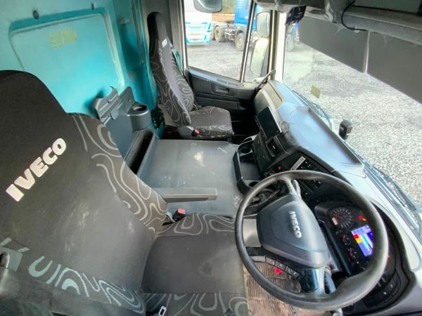 Iveco Stralis 26 TONNE REAR LIFT AXLE30ft  BODY. 377232521