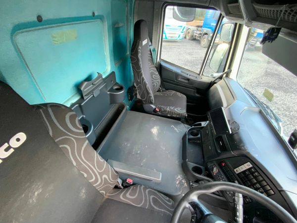 Iveco Stralis 26 TONNE REAR LIFT AXLE30ft  BODY. 377232531