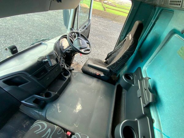 Iveco Stralis 26 TONNE REAR LIFT AXLE30ft  BODY. 377232533