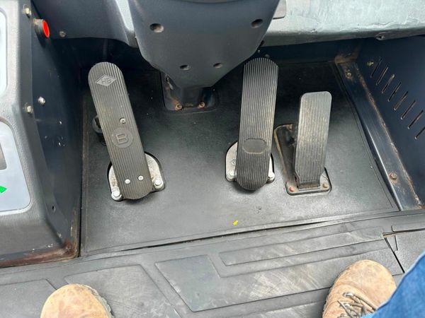 2014 DOOSAN 11 / 12 TON FORKLIFT .... 5,455 Hrs.. 377232659