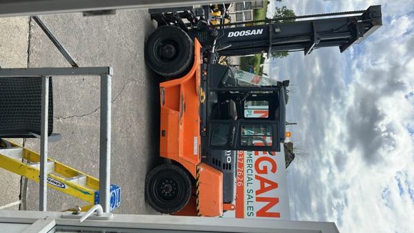 2014 DOOSAN 11 / 12 TON FORKLIFT .... 5,455 Hrs.. 377232666