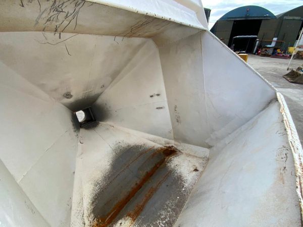 CONQUIP 2000Lts CONCRETE COLUMN FILL SKIP.......37 377232740