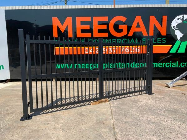 UNUSED 4.0mts ENTRANCE GATES & POSTS...3394. 377232771