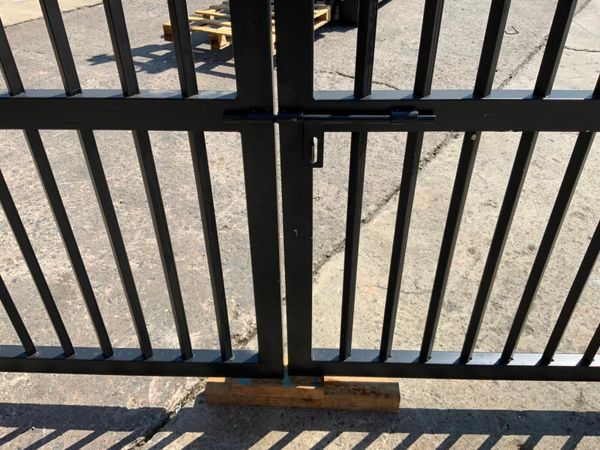 UNUSED 4.0mts ENTRANCE GATES & POSTS...3394. 377232781