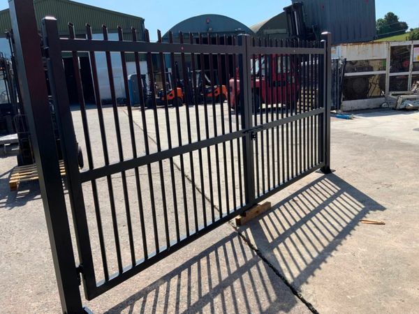 UNUSED 4.0mts ENTRANCE GATES & POSTS...3394. 377232782