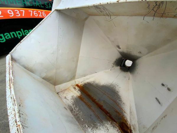 CONQUIP 2000Lts CONCRETE COLUMN FILL SKIP.......37 377232739