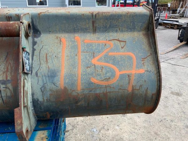 94" BOBCAT FRONT LOADING  BUCKET.......1137t. 377232857