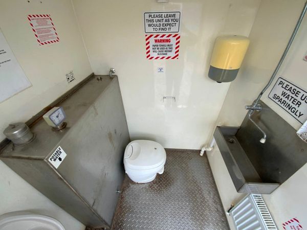 SELF CONTAINED PORTABLE TOILET CONTAINER...899. 377232827