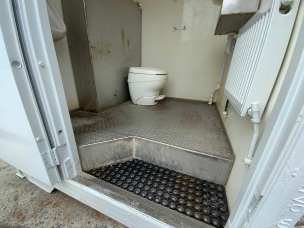 SELF CONTAINED PORTABLE TOILET CONTAINER...899. 377232834