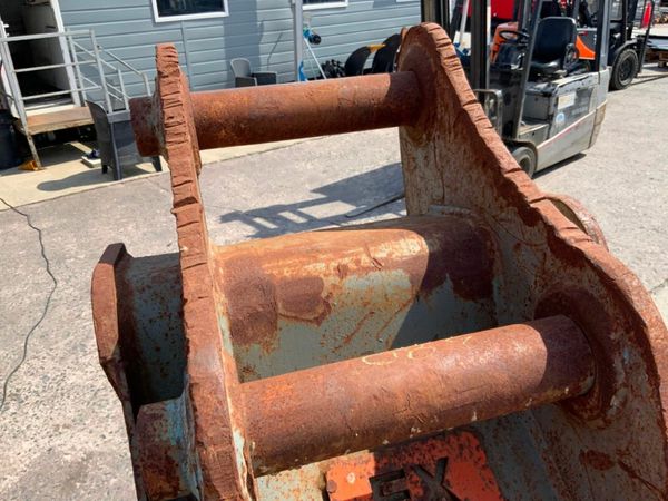 24" EUROFAB DIGGING BUCKET.....65mm PINS....1279t. 377232915