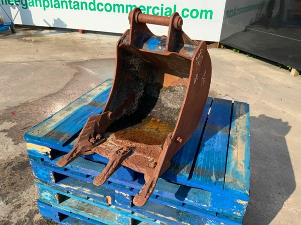 18" JCB MINI DIGGING BUCKET.....40mm PINS.....19w 377233040