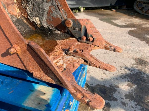 18" JCB MINI DIGGING BUCKET.....40mm PINS.....19w 377233042