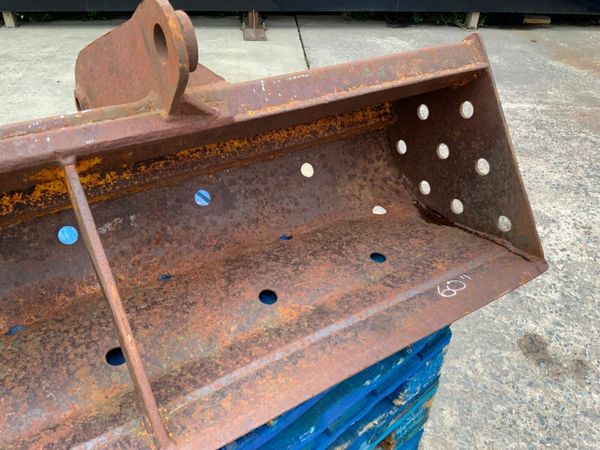 60" GRADING BUCKET.....4-6 TONNE...........1327a. 377233056