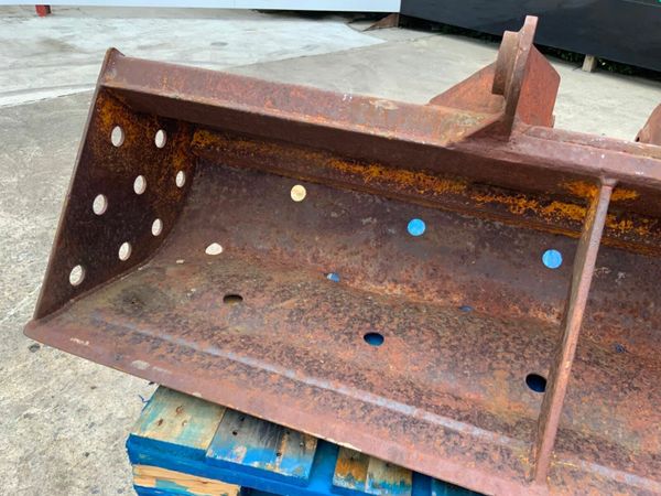 60" GRADING BUCKET.....4-6 TONNE...........1327a. 377233057