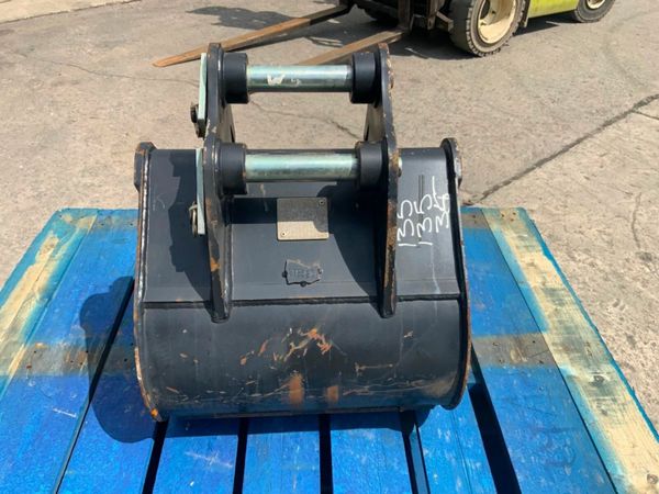 UNUSED 18" RHINOX BUCKET......35mm PINS.......209w 377233085