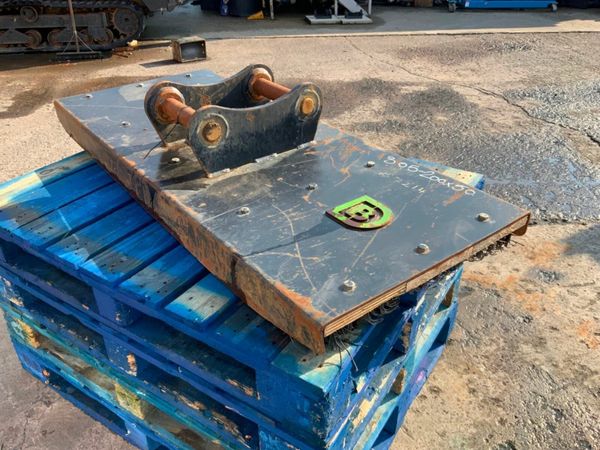 60" DIGBIT MINI DIGGER ROAD BRUSH....50mm PINS..72 377233002