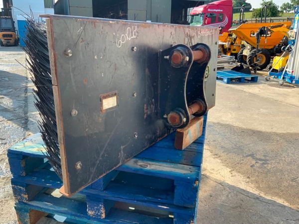 60" DIGBIT MINI DIGGER ROAD BRUSH....50mm PINS..72 377233006