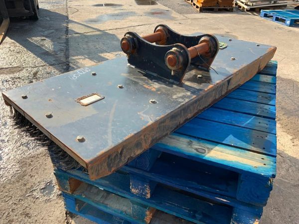 60" DIGBIT MINI DIGGER ROAD BRUSH....50mm PINS..72 377233014