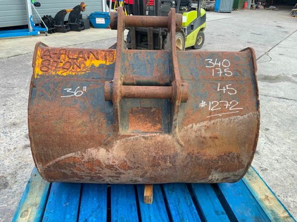36" JCB DIGGING BUCKET.....45mm PINS.....1272t. 377233021