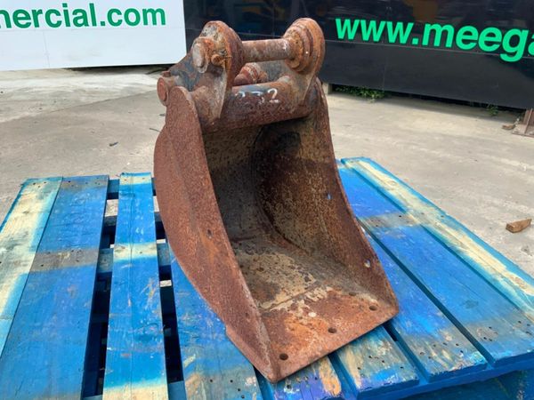 12"  MINI DIGGER BUCKET.....35mm PINS.......232w. 377233236