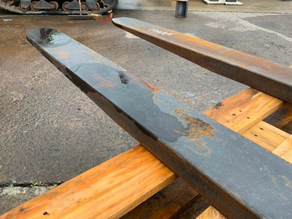 UNUSED 1800mm / 6 ft..... FORKS.....3 TON.....4561 377233381