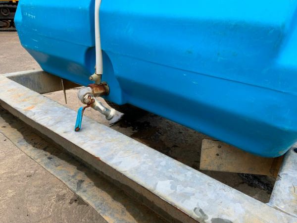900lts. SINGLE AXLE WATER BOWSER..........57w. 377233393