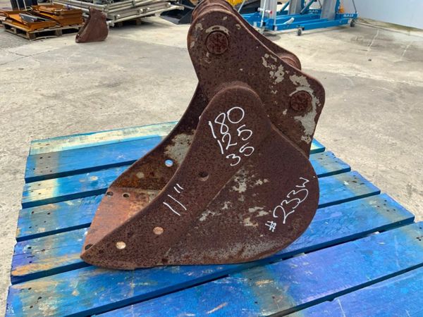 11" DIGGING BUCKET.....35mm PINS.......233w. 377233325