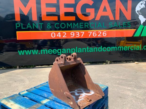 18"  JCB MINI DIGGER BUCKET...35mm PINS.....238w.. 377233329