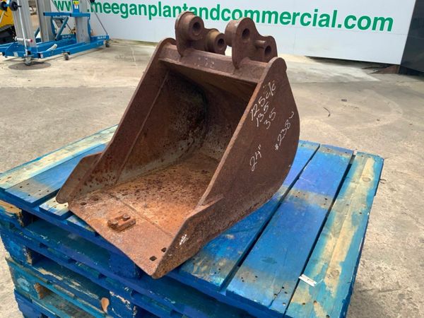 18"  JCB MINI DIGGER BUCKET...35mm PINS.....238w.. 377233336