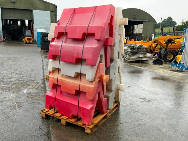 WATER FILL TYPE  PVC PEDESTRIAN BARRIERS. 377233473